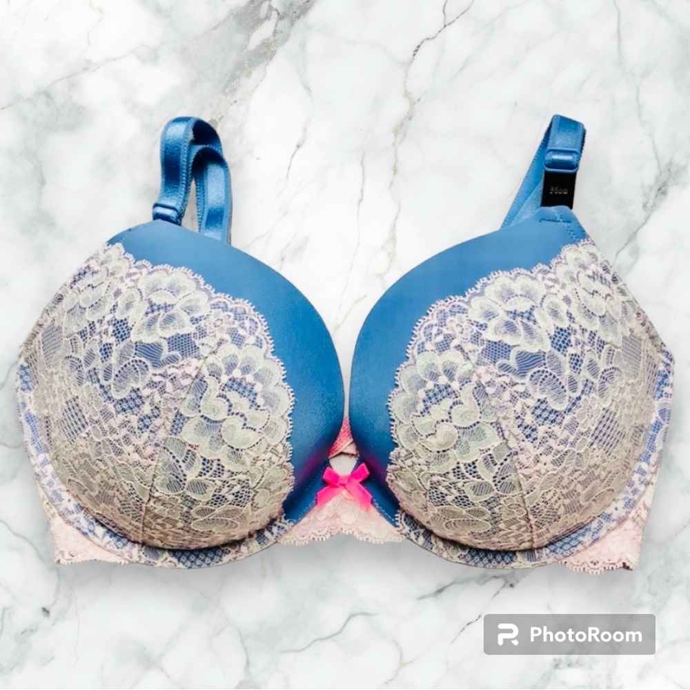 VS Dream Angles Push Up Bra NWT